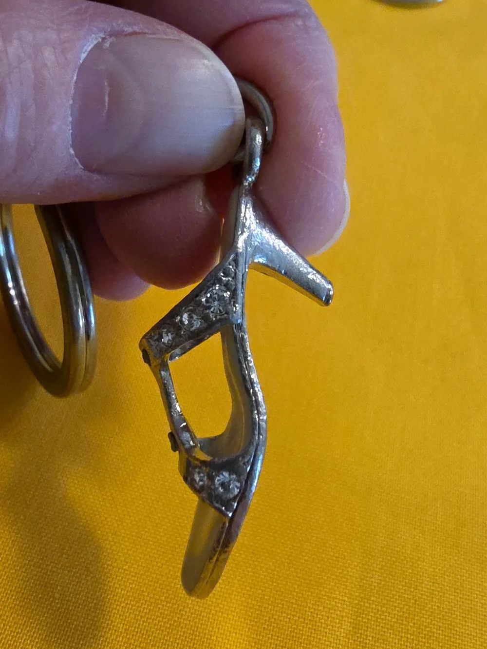 Lot of 5 Vintage Style Keychains 🔑🔑 Surfboard, Turtles, 2 Shoes & Treble Clef